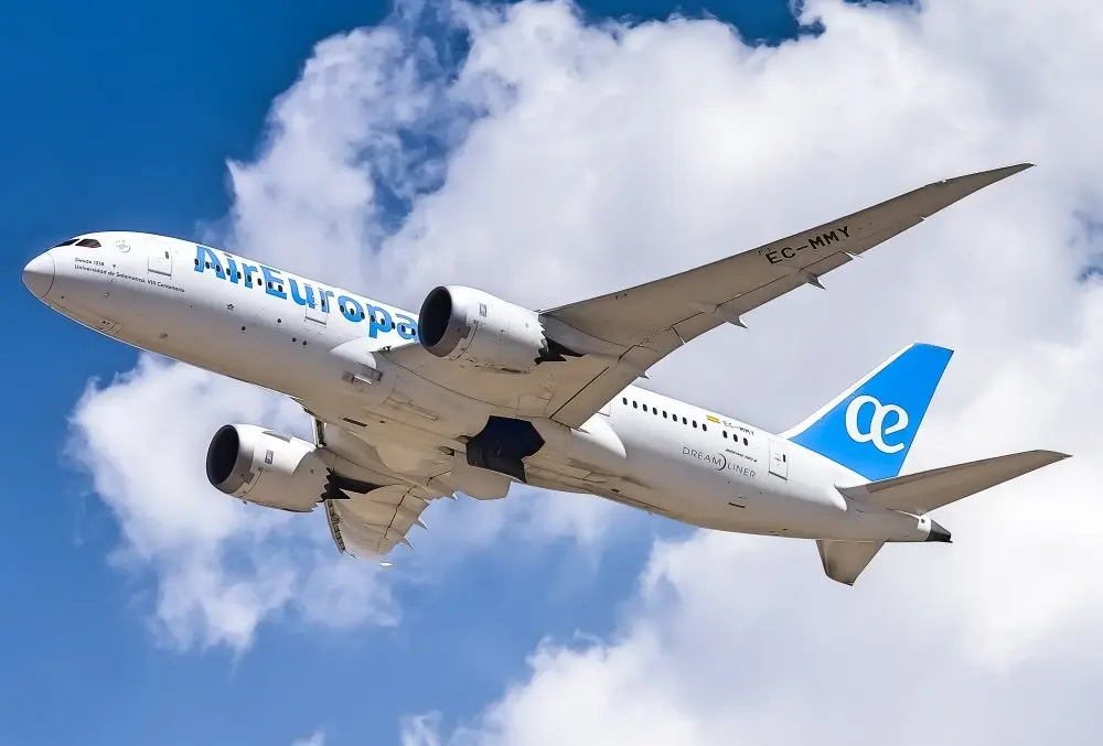 Air Europa Dreamliner 787-9_Fotor