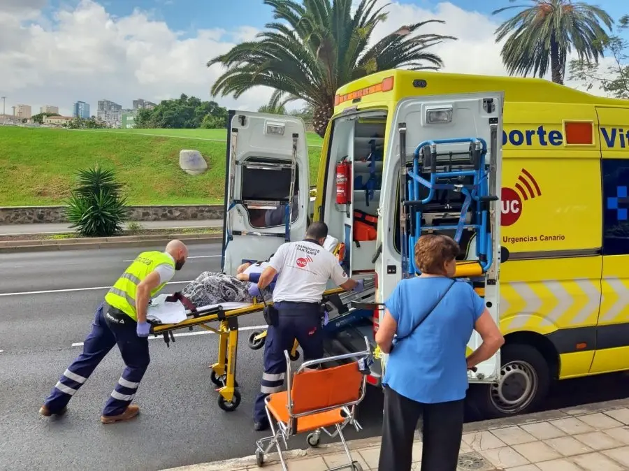 Pr&aacute;cticas de militares en ambulancias del SUC_Fotor