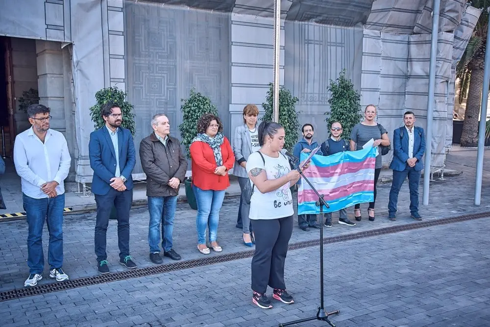 181120_izado_bandera_lgtb_tc_ 03_Fotor