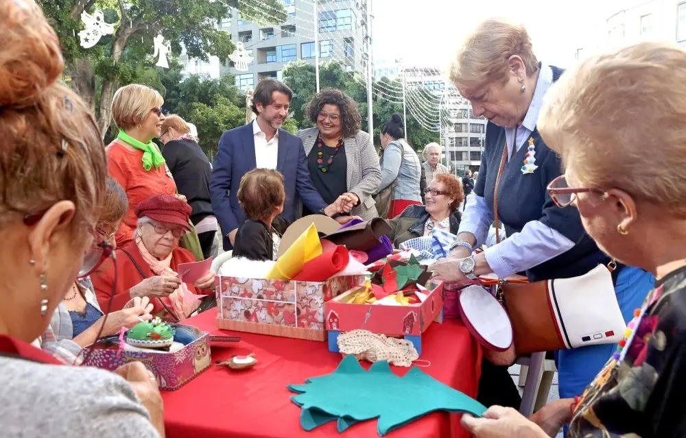 18_12_12_mercadillosolidario1_Fotor