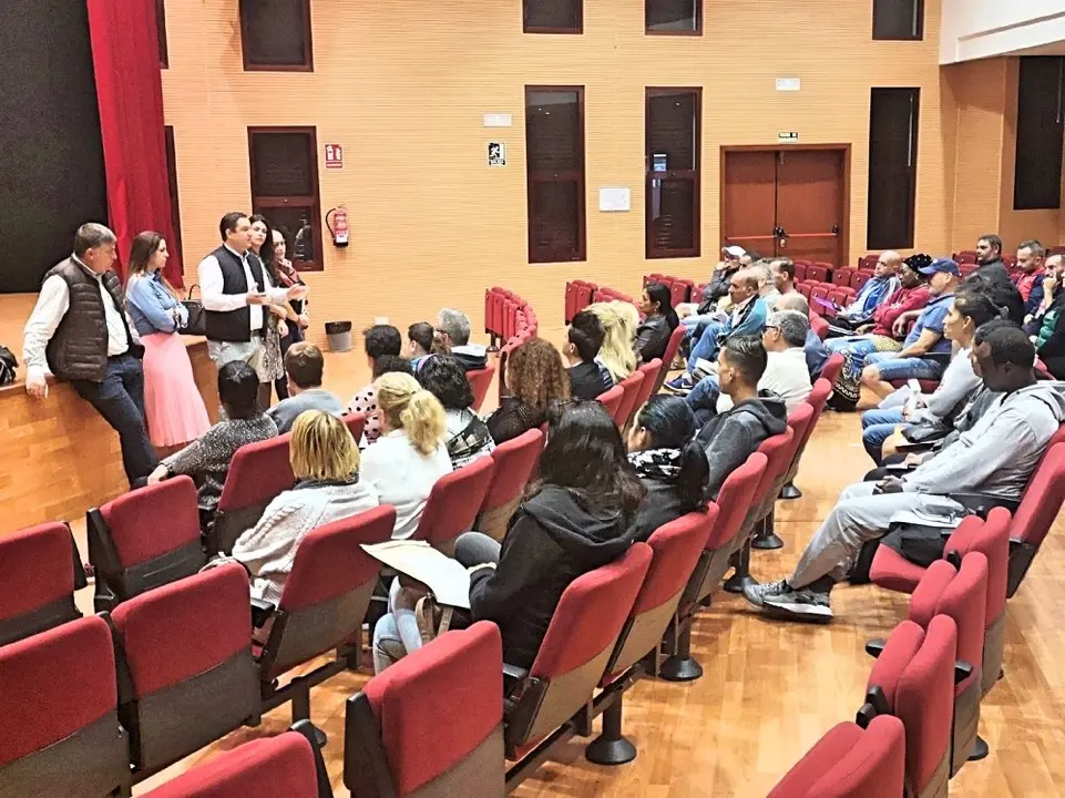 Arona empleo 5935_Fotor