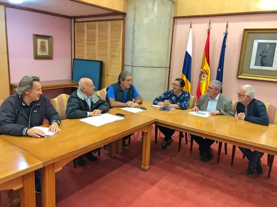 Asn&aacute;utica, con Transportes y Puertos_Fotor