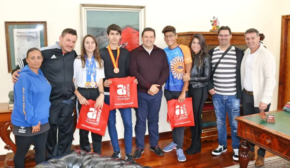 Recepci&oacute;n de deportistas de Arona en la Alcald&iacute;a5_Fotor