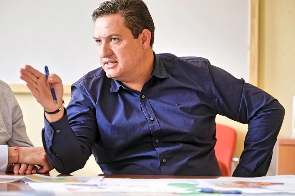 Jos&eacute; Juli&aacute;n Mena _Fotor