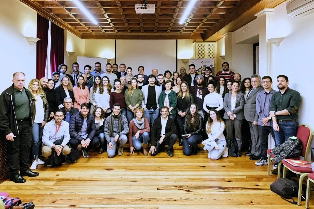 Becados y tutores del proyecto Fundaci&oacute;n DISAEmplea_Fotor