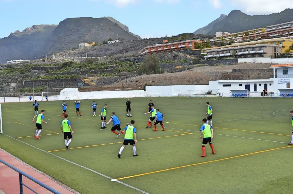 Imagen campo de f&uacute;tbol de Puerto de Santiago_Fotor