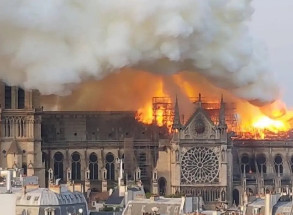 Incendio en la Catedral de Notre Dame7_Fotor