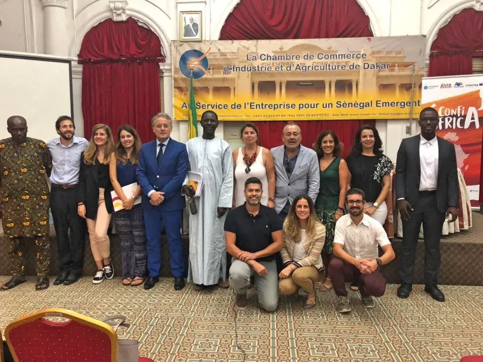 Grupo de Confi&aacute;frica, en Senegal_Fotor