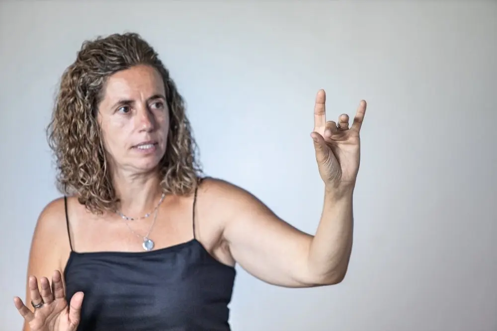 M&ordf; del Carmen Rodr&iacute;guez Jim&eacute;nez, curso lengua de signos_-22 UVA 2019-7207 copia_Fotor