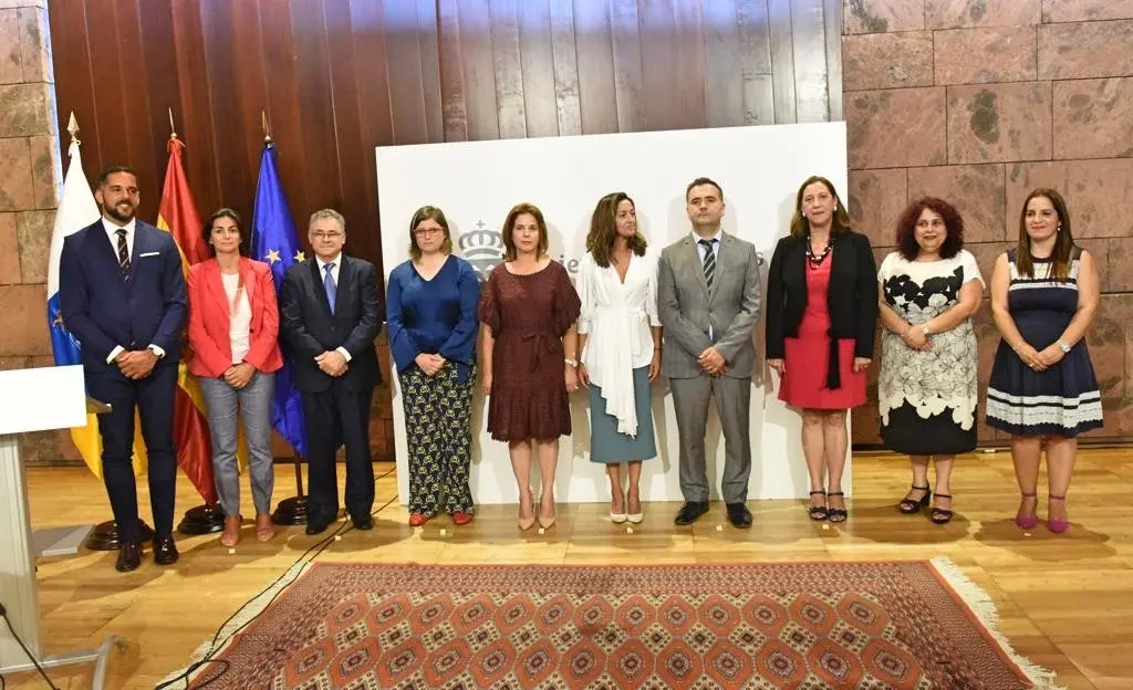 Foto de familia de la toma de posesi&oacute;n_Fotor