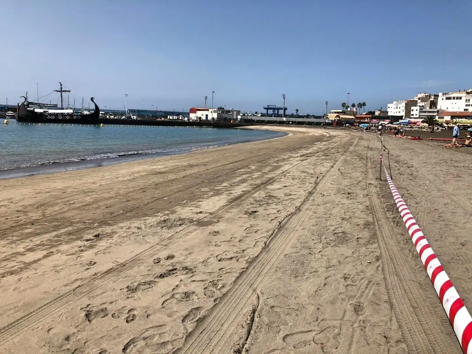 Cierre playa Los Cristianos 2_Fotor