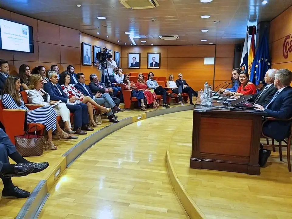 27092019 gobierno y OMT Consejer&iacute;a de Turismo, Industria y Comercio (2)_Fotor