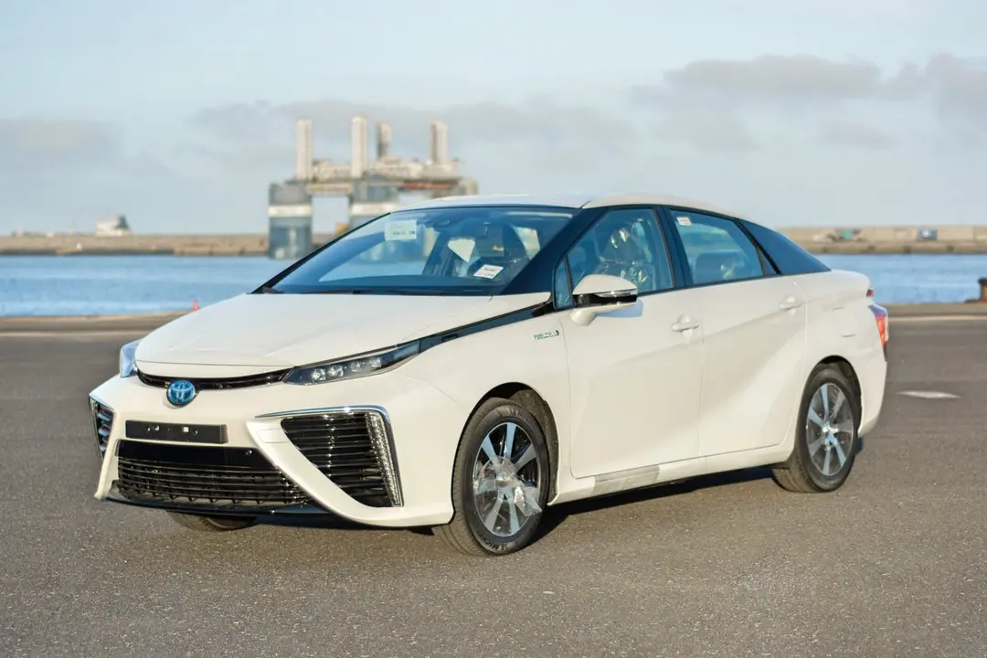 toyota-mirai-26_Fotor