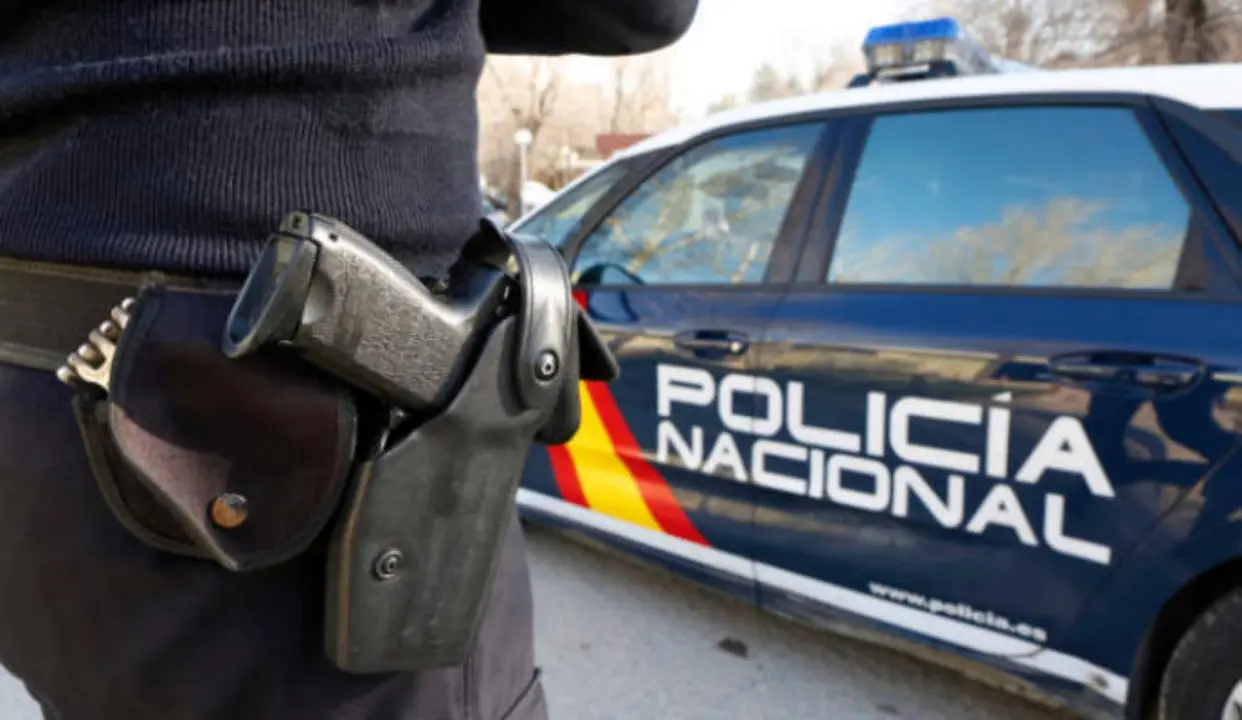 Polic&iacute;a Nacional _Fotor