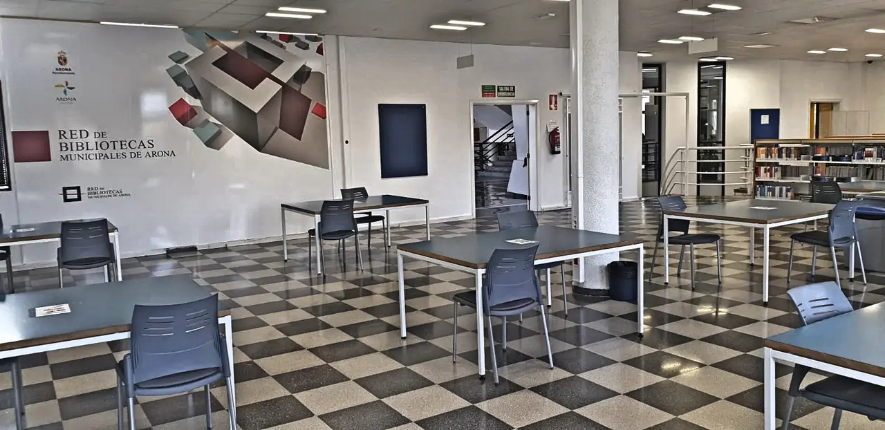 Sala estudio biblioteca Arona 2_Fotor