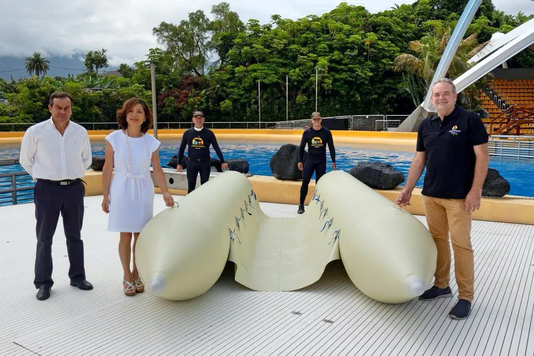 ZEBEC dona a Loro Parque Fundaci&oacute;n un prototipo de pont&oacute;n (01)_Fotor