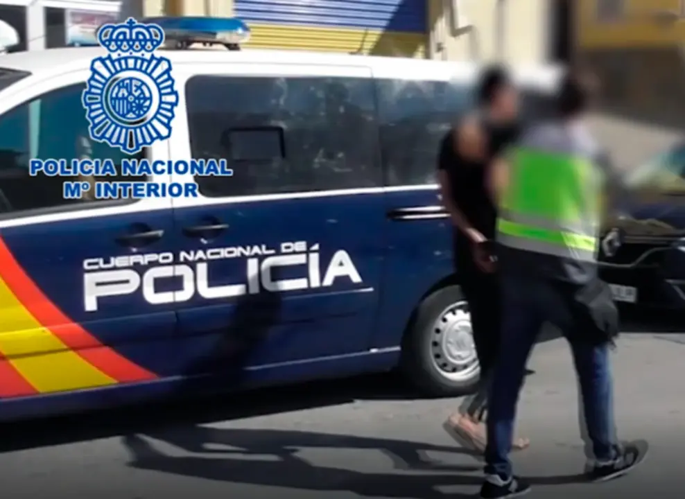 polic&iacute;a nacional-696x507_Fotor