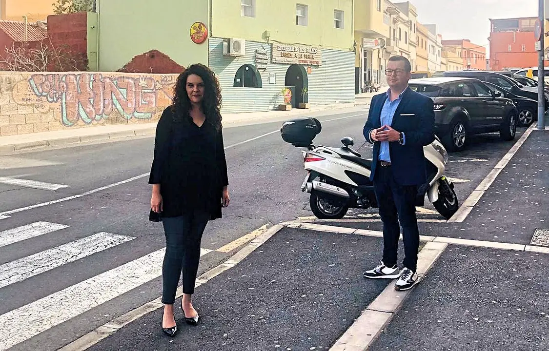 Los portavoces municipales de Ciudadanos y PSOE en la Calle Castro_Fotor