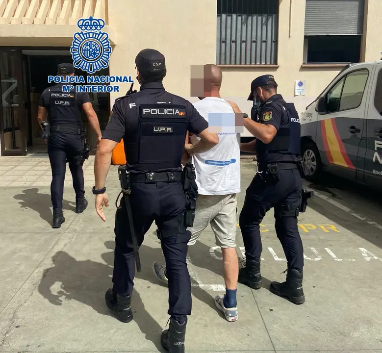 Polic&iacute;a detenido_Fotor