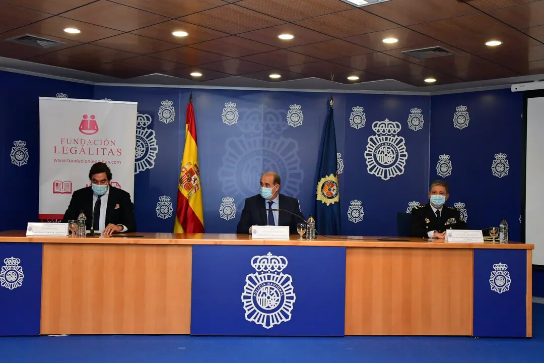 Polic&iacute;a Legalitas ND5_9922 (1)_Fotor