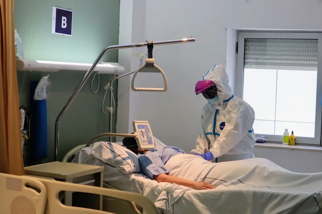 El servicio de Medicina Interna del Hospital de La Candelaria ofrece consulta de seguimiento a pacientes COVID tanto hospitalizados como ambulatorios_Fotor