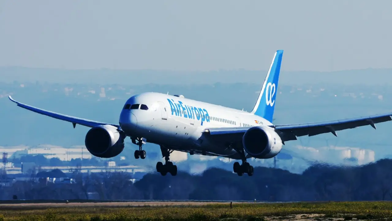 Air Europa Dreamliner-2_Fotor
