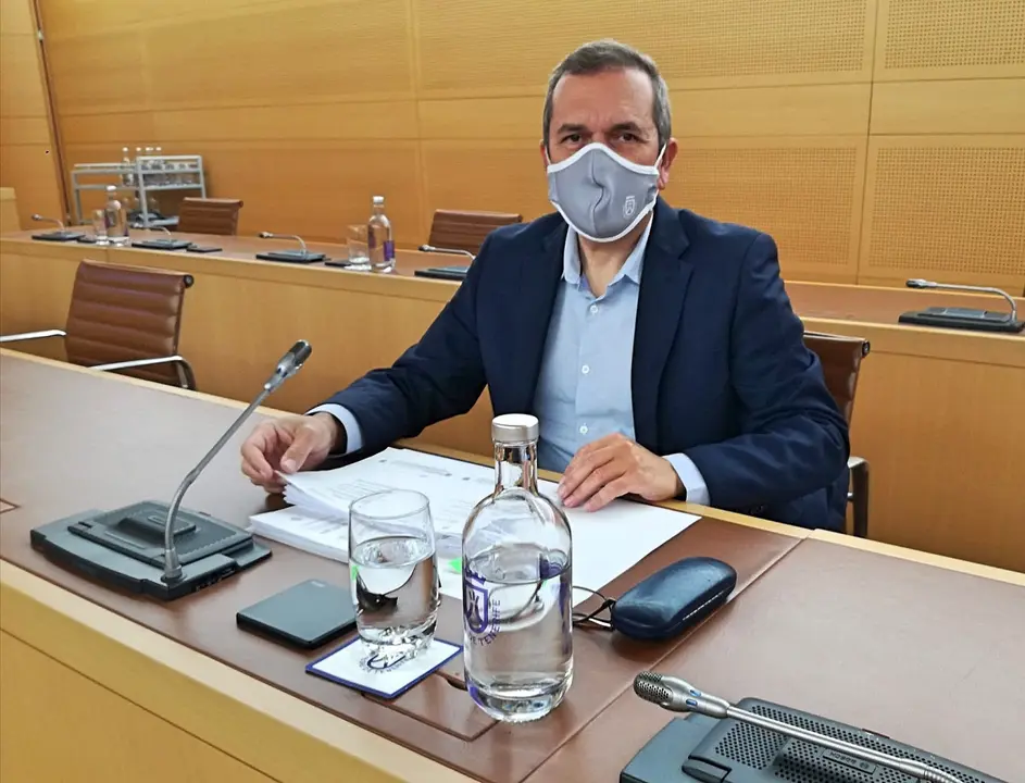 Valent&iacute;n Gonz&aacute;lez &Eacute;vora durante la &uacute;ltima Comisi&oacute;n Plenaria de Medio Natural_Fotor