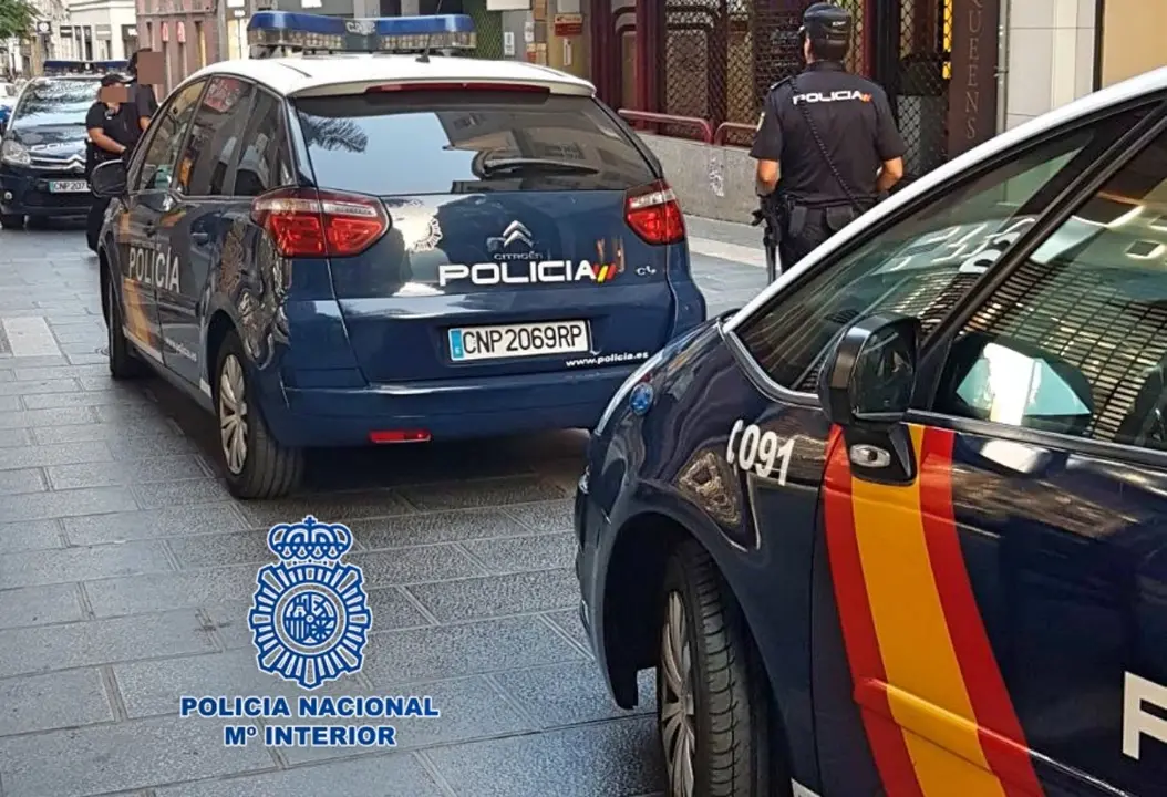 Polic&iacute;a Nacional A0000_Fotor