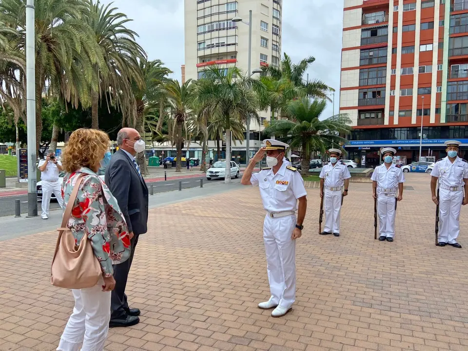 Delegado Gobierno visita Naval 8PIC1_Fotor