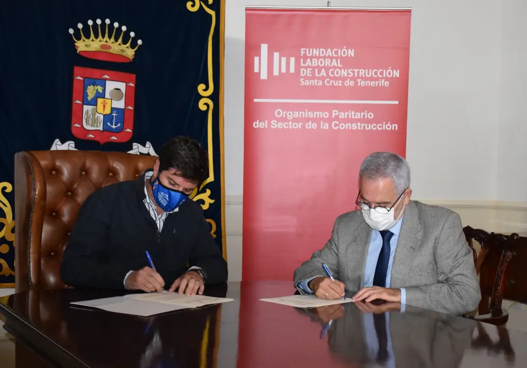 Foto de la firma del convenio-3_Fotor