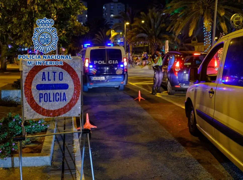 Polic&iacute;a control 98_Fotor