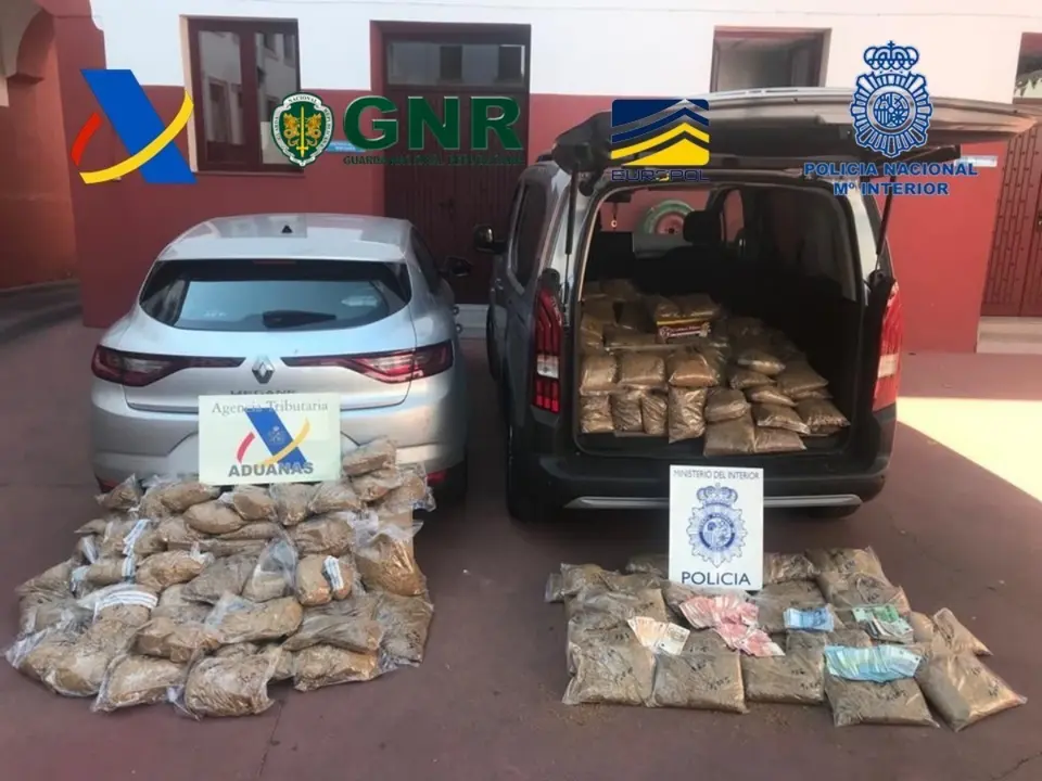 Polic&iacute;a Tabaco contrabando 125