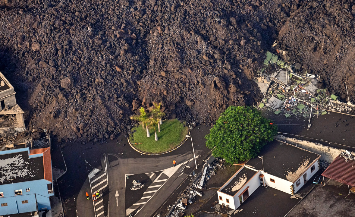 La lava llega a Todoque a 2021-09-24 a las 23