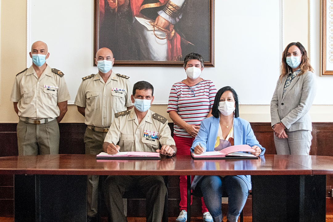 Militares sangre la firma del convenio(1)