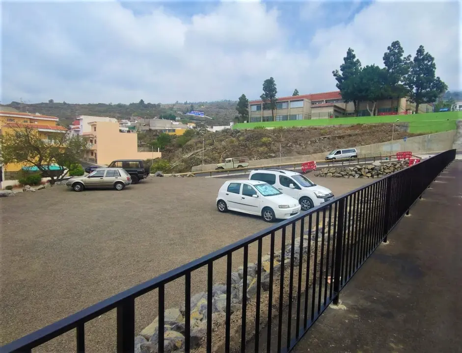 Nueva zona de aparcamiento Gu&iacute;a casco