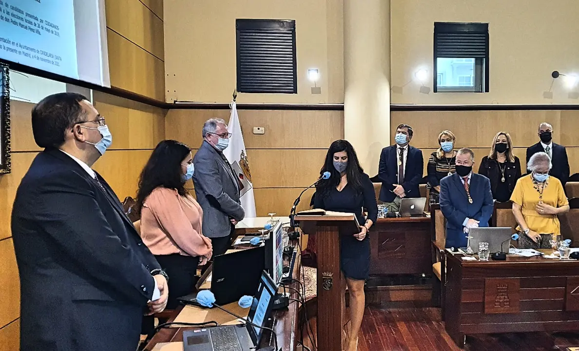 Marta Plasencia tomando posesi&oacute;n como nueva concejal de Cs en Candelaria
