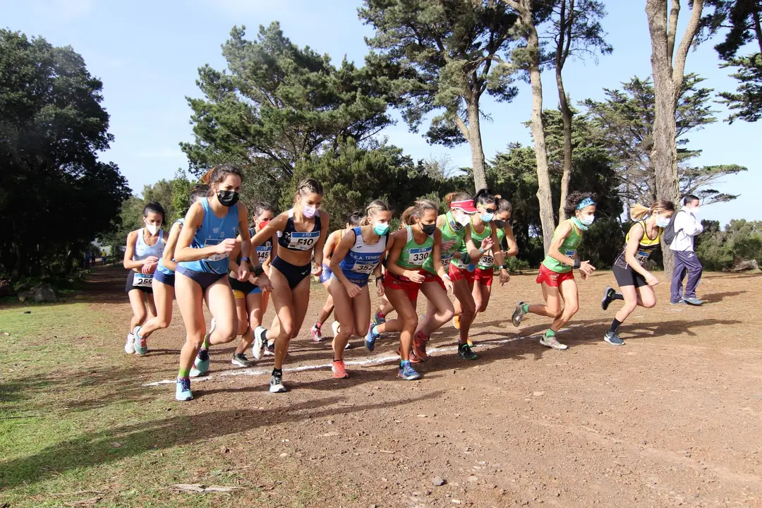salida femenina absoluta y sub 23 Campeonato de Canarias de campo a traves
