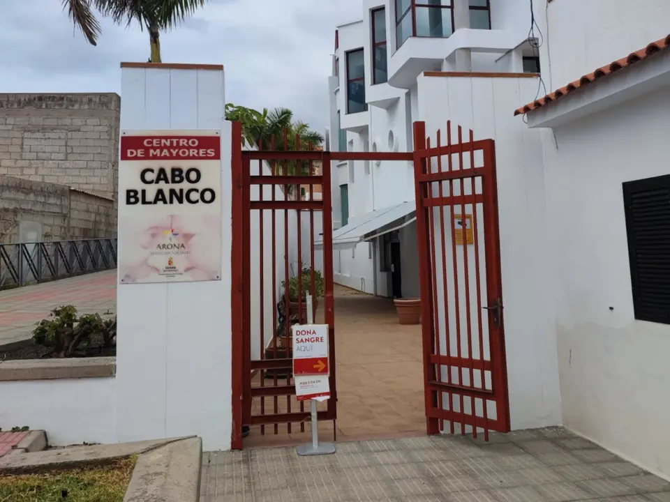 Cabo Blanco Punto de donaci&oacute;n del ICHH en Arona(1)
