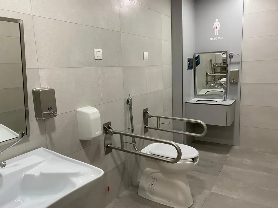 ba&ntilde;o adaptado ostomizados La Candelaria