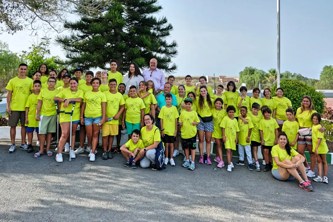 Enrique Arriaga visita el campamento de Peque&ntilde;o Valiente en el Camping Nauta