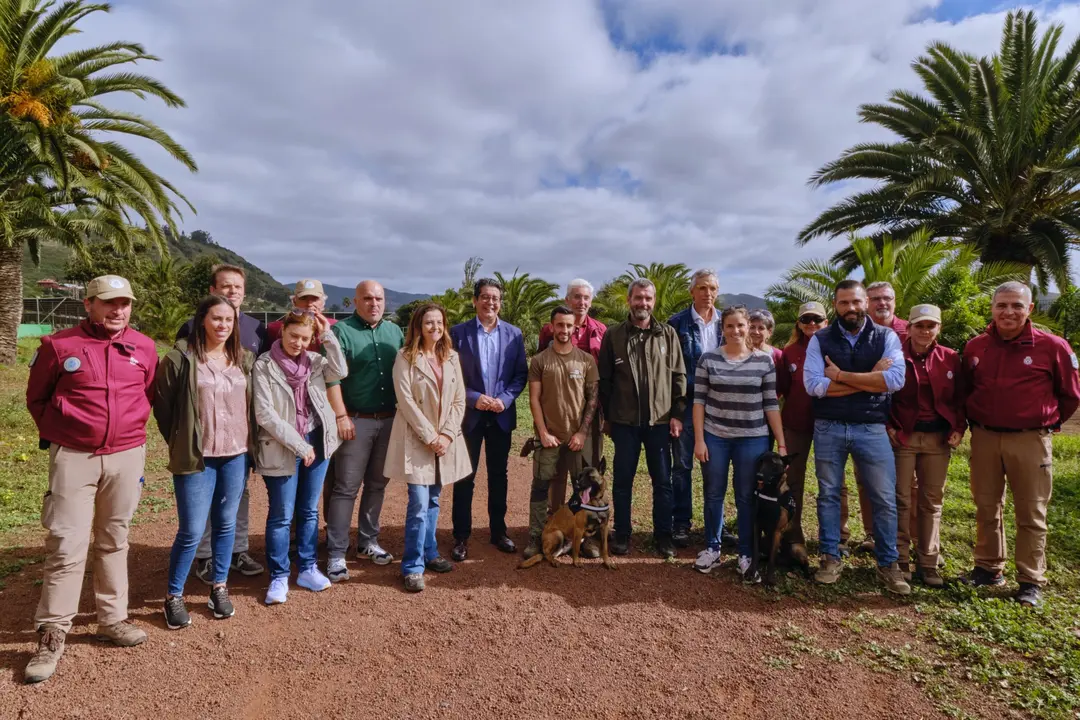 Pedro Martin e Isabel Garcia asisten a la presentacion de la unidad canina de los agentes de Medio Ambiente
