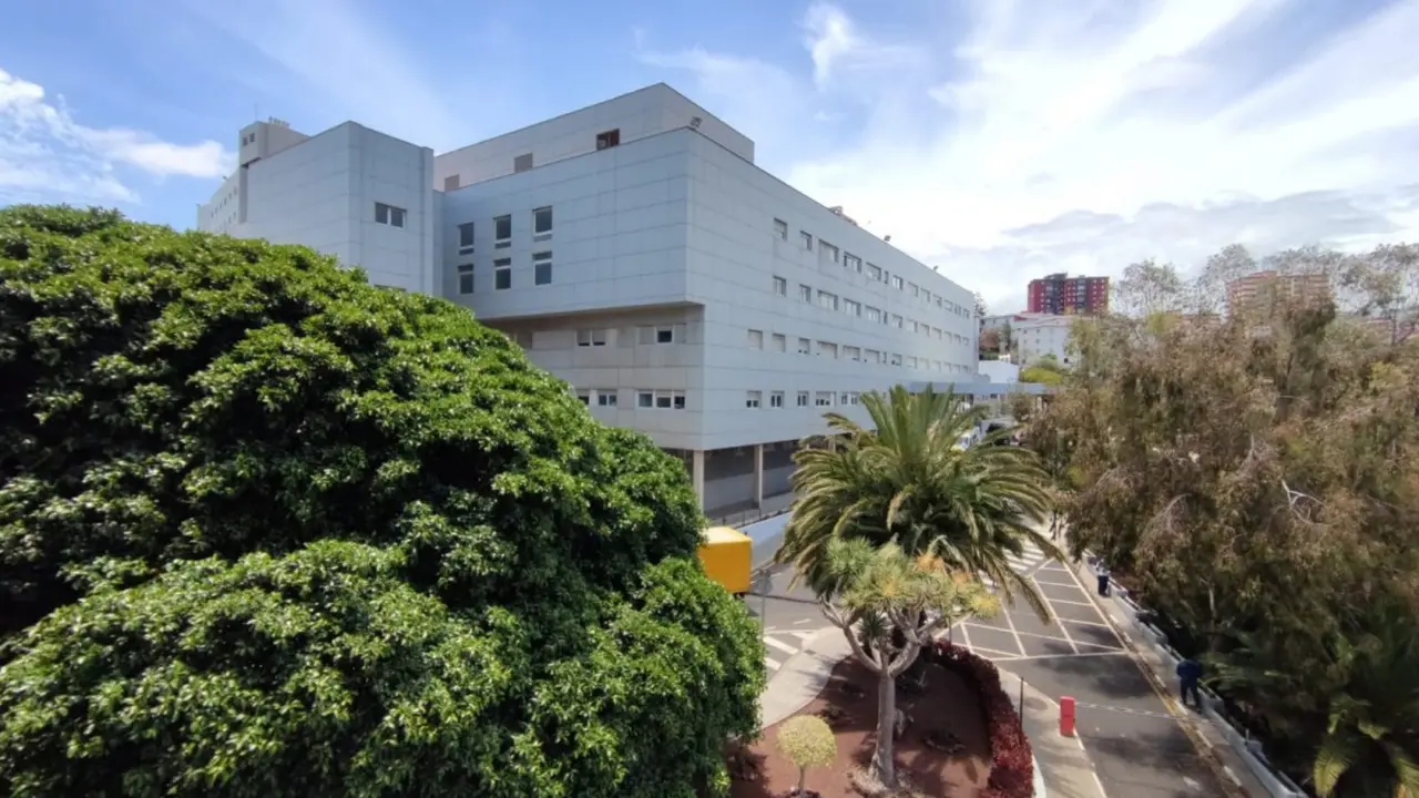 Fachada-Hospital-La-Candelaria (2)(1)