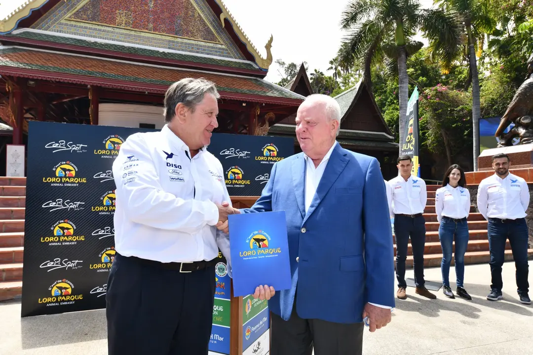 Loro Parque y la escuder&iacute;a Copi Sport renuevan su compromiso con el deporte de motor (2)