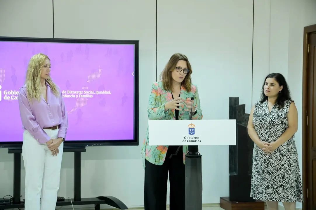 rueda de prensa con la FECAM