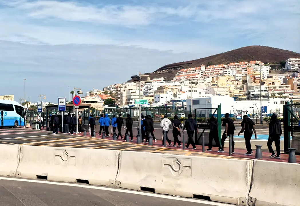 LLegada de cayucos a Los Cristianos 111437(1)