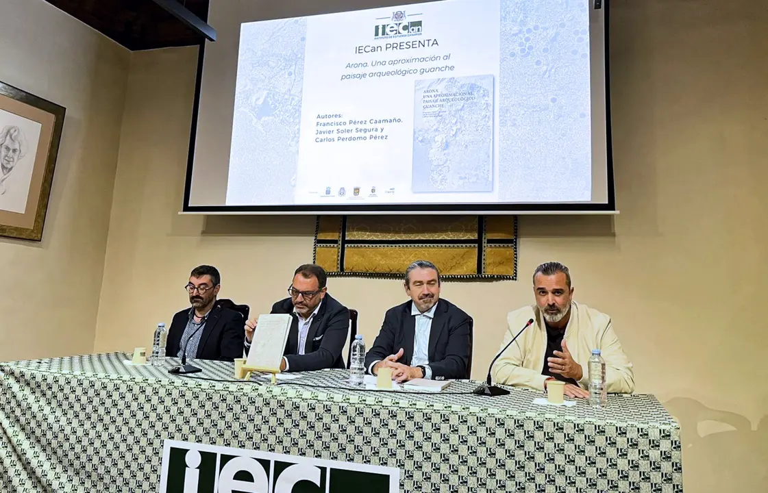 Foto Arona cient&iacute;fico(1)