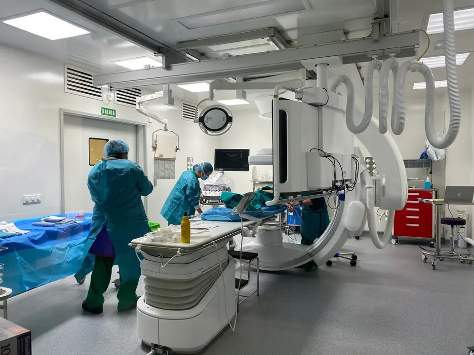 Intervenci&oacute;n en el nuevo angi&oacute;grafo vascular monoplano(1)