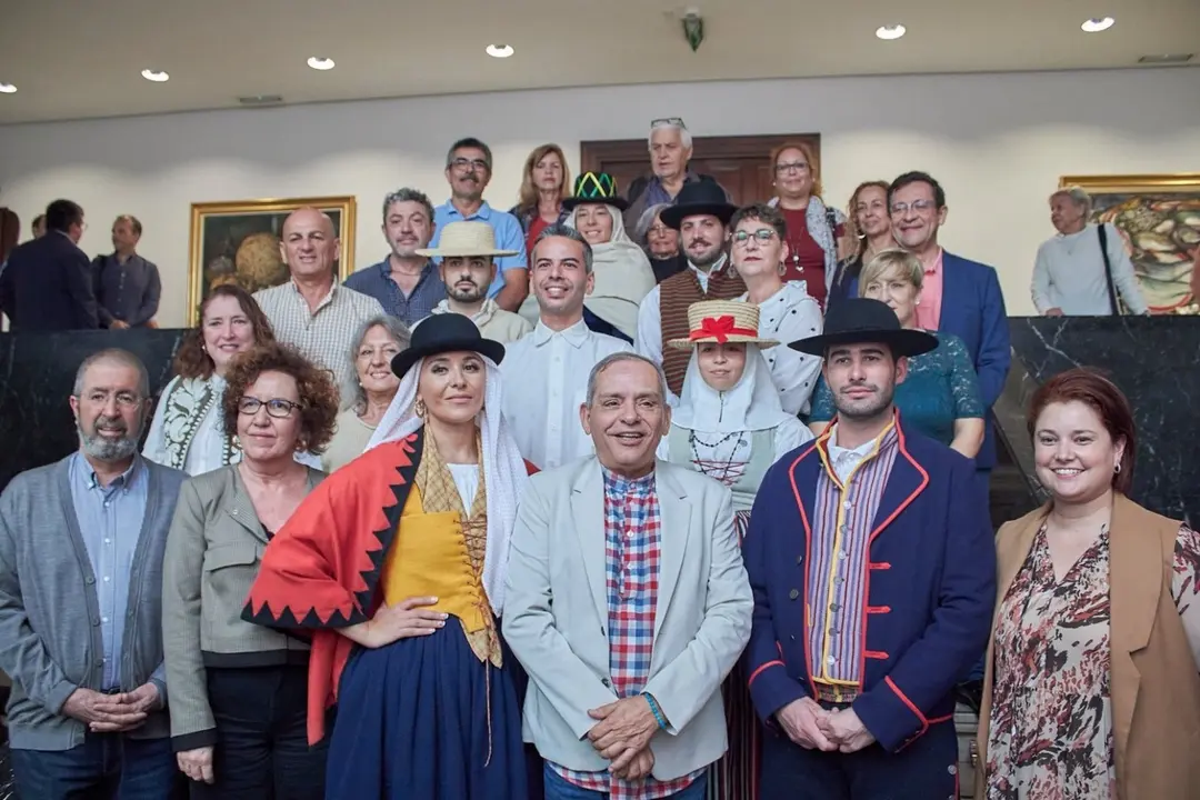 FOTO INDUMENTARIA TRADICIONAL CANARIA 1(1)