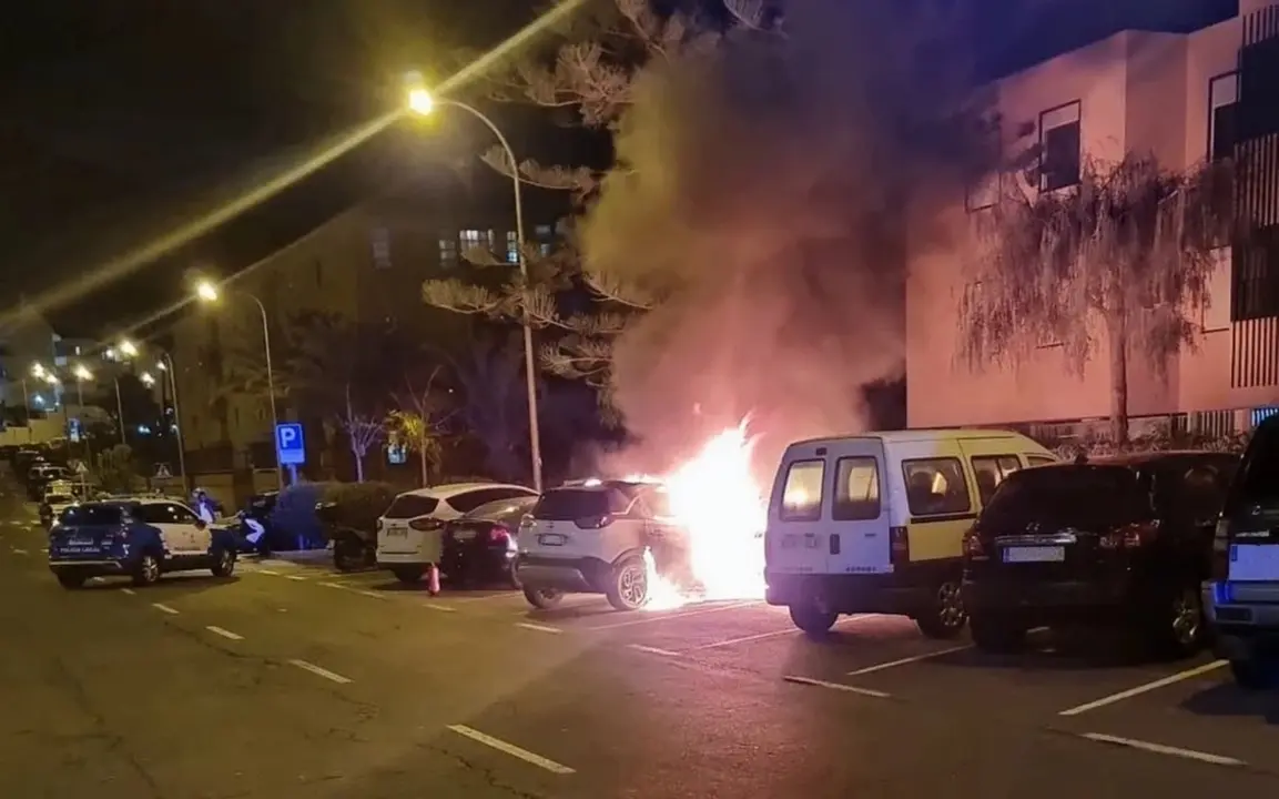 Incendio vehiculo Los Cristianos 02(1)