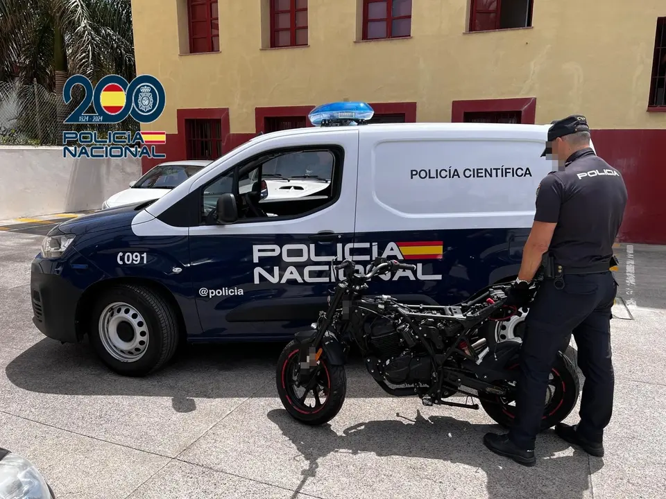 Polic&iacute;a robo moto WA0010(1)